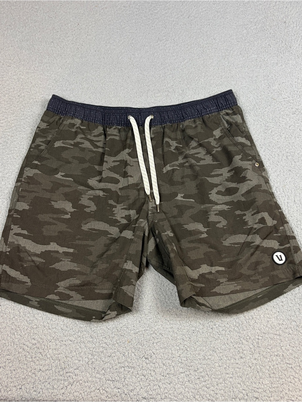Vuori Athletic Shorts Men's Camo Green Waistband Drawstring Lined Hybrid Swim